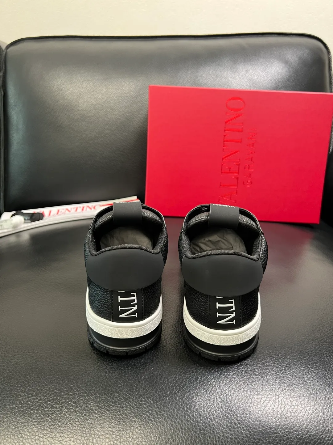 Men's shoes 💰660 VALENTINO High quality top craftsmanship Valentino, sports sneakers counter synchronization, uppers imported from Italy, high-quality splicing colorful complex crafts, imported cowhide lining soft and comfortable, soles: original soles specially provided by the original factory, T men's shoes 💰U exclusive movable molded soles super comfortable, original factory and single goods, welcome to compare, couple size 39-44 (customized 45)